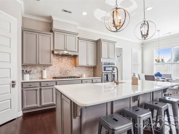 15402 Country Lake Dr, Pineville, NC 28134