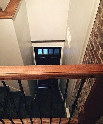 Entry door/stairway