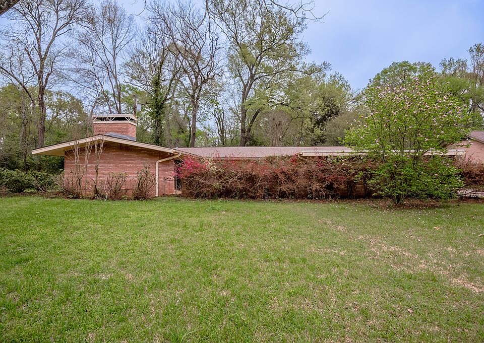1st image of 924 Northwood Cir