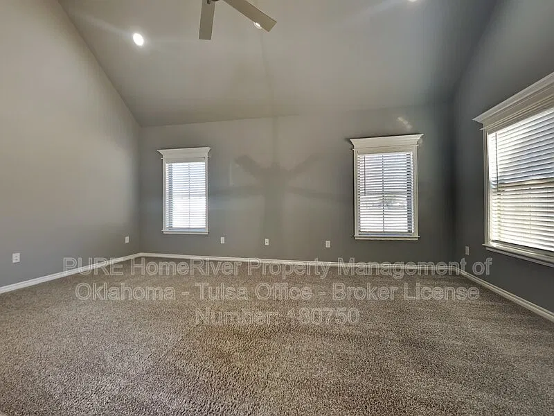 2 bed, 1.0 bath, 1200 sqft, $1,595 — Photo 3