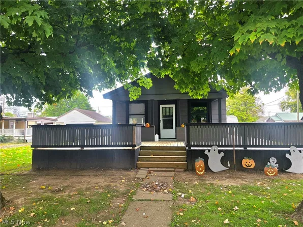 1203 Cemetery Dr, Coshocton, OH 43812