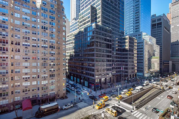Sold by Sotheby's International Realty | media 9