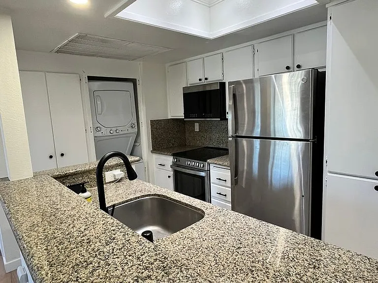 23335 La Crescenta #B — Photo 3