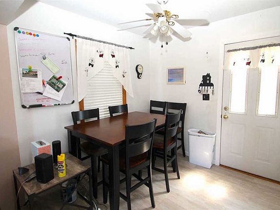 5th image of 18 Parkdale Dr