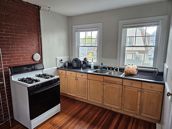 4th image of 96 Carrington Ave #1