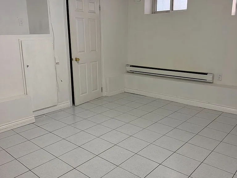 1188 Avenue Rd #B — Photo 3