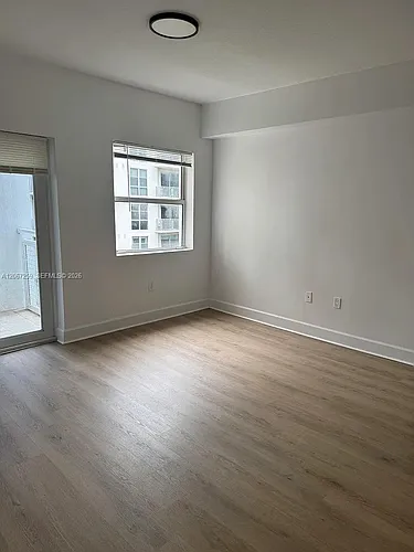 471 NE 25th St #504 Photo 1