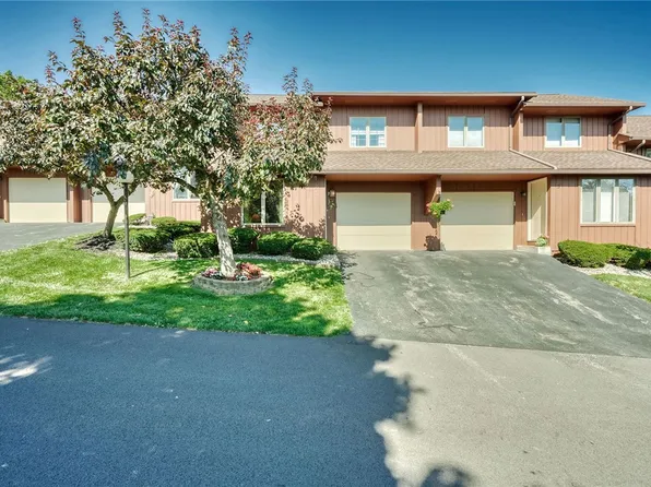 7 Vista View Dr, Fairport, NY 14450