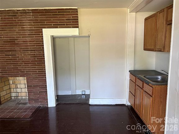 2nd image of 312 Davis Park Rd