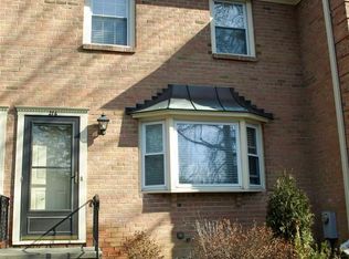 216 Point Of Woods Dr, Albany, NY 12203