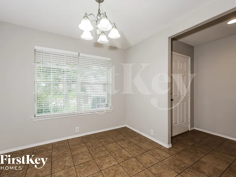4500 Chris Dr — Photo 6