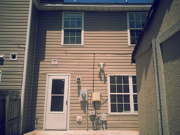 4th image of 378 Francisco Way