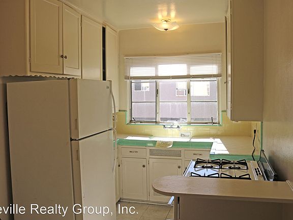 3rd image of 4479 Euclid Ave