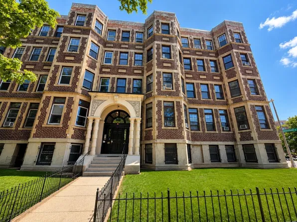 394 Riverway APT 10, Boston, MA 02115
