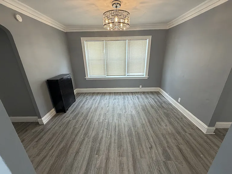 1302 W 98th Pl #1E — Photo 7