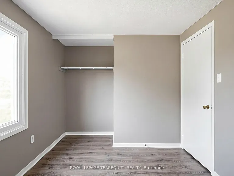 7 Yorkville Ct — Photo 37