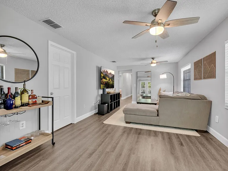 411 S Willow Ave — Photo 38