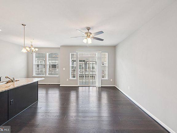4th image of 389 Buckeye Cir