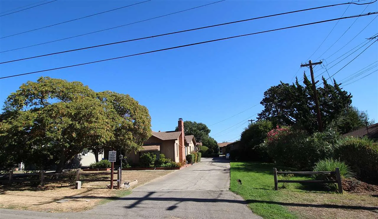 19660 Forest Ave photo 1