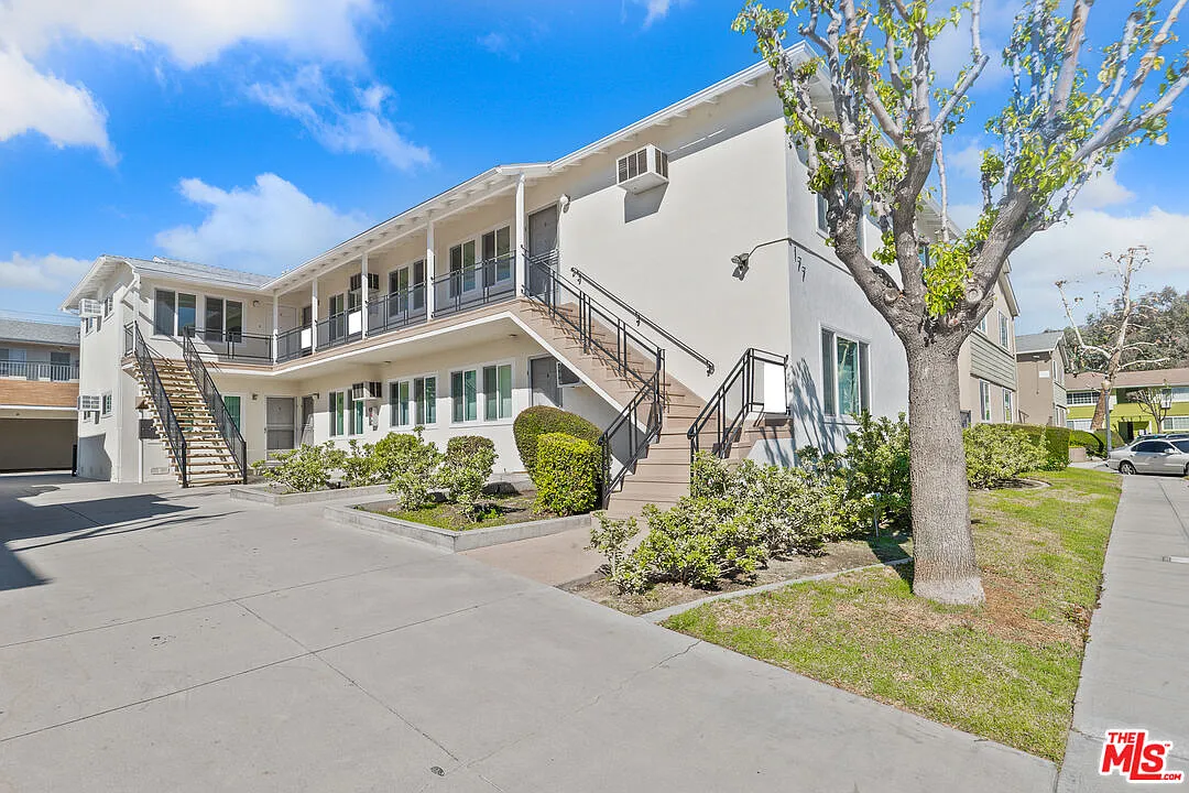 2 bed, 1.0 bath, 750 sqft, $2,249 — Photo 1
