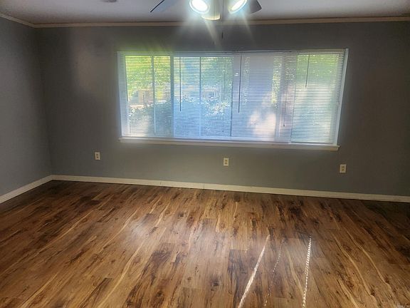 3rd image of 5006 Manor Ave
