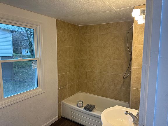 4th image of 113 Bayberry St