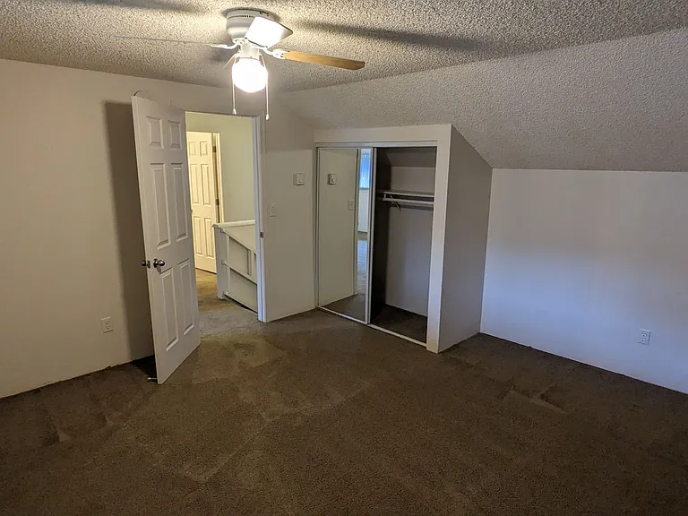 Royal Crest Townhomes — Photo 137