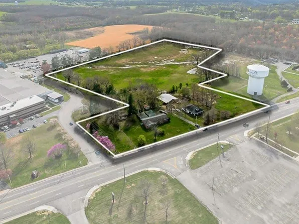 1131 W Broad St, Smithville, TN 37166