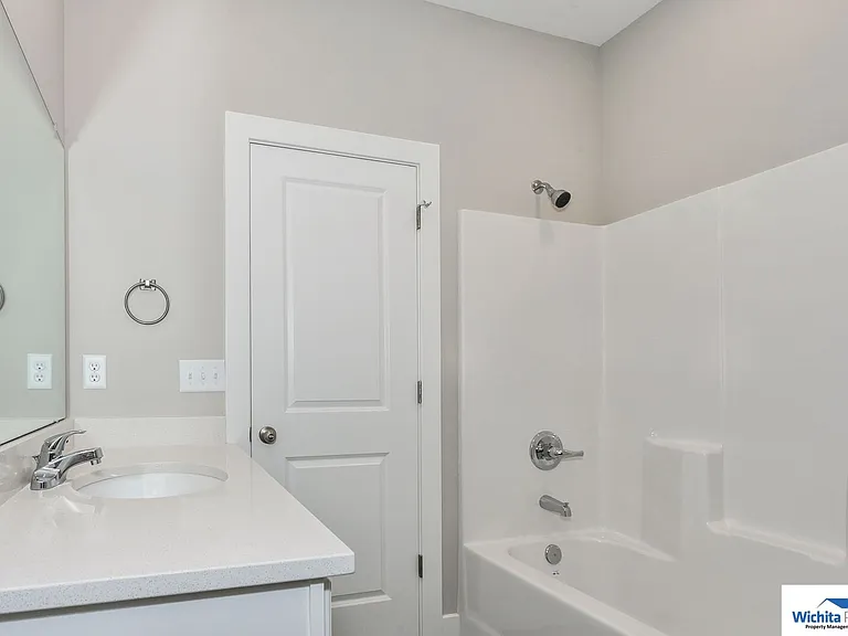 101 E Santa Fe Cir — Photo 10