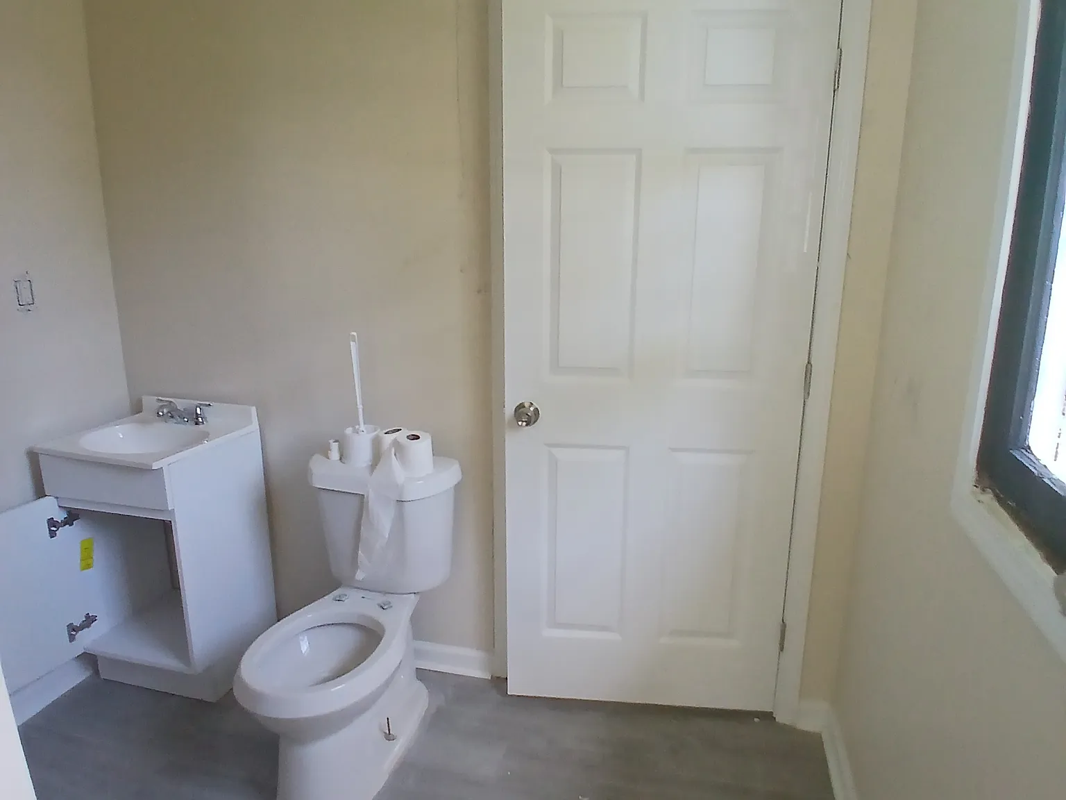 3 bed, 1.5 bath, 1028 sqft, $899 — Photo 2