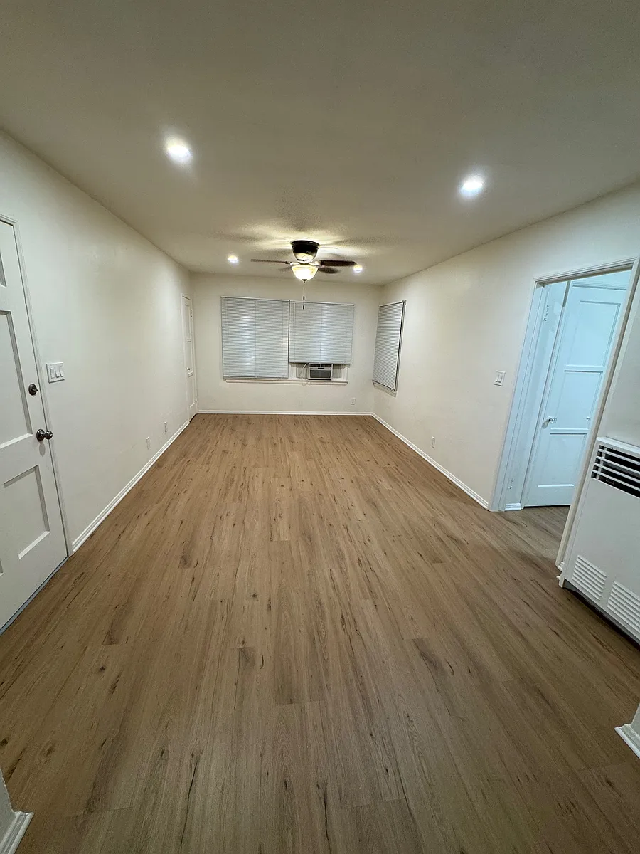 Building Photo - 5981 Guthrie Ave #3