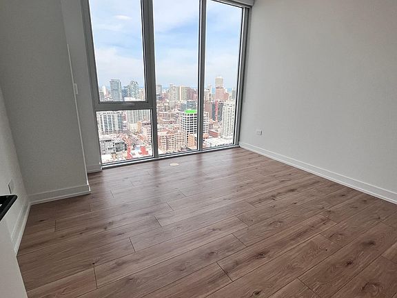 4th image of 322 W Grand Ave #2
