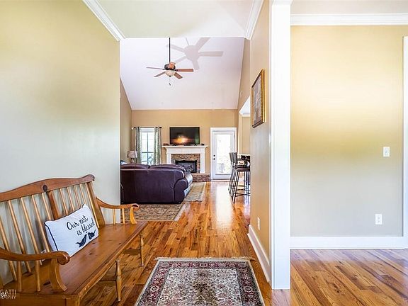 4th image of 3504 Bridgewood Dr