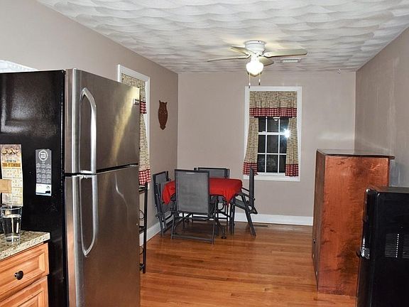 4th image of 15 Dalton Ct #A