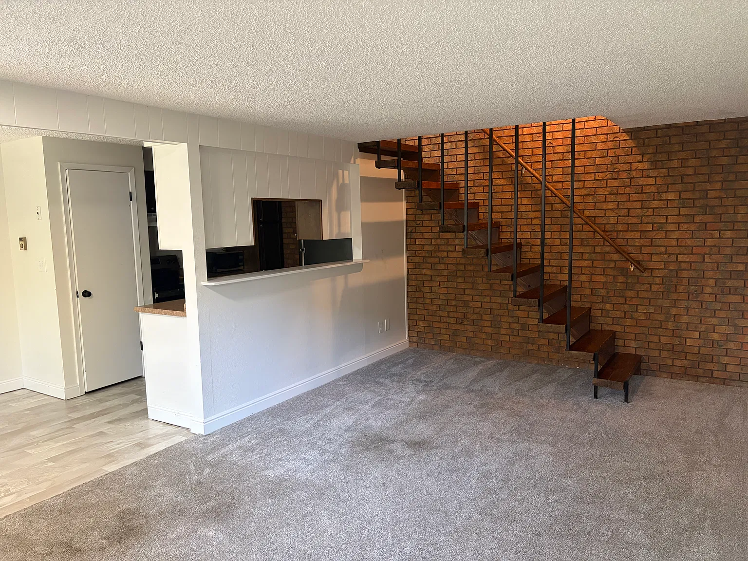 2 bed, 1100 sqft, $1,600 — Photo 1
