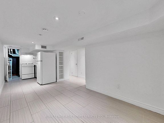 4th image of 119 Essex St