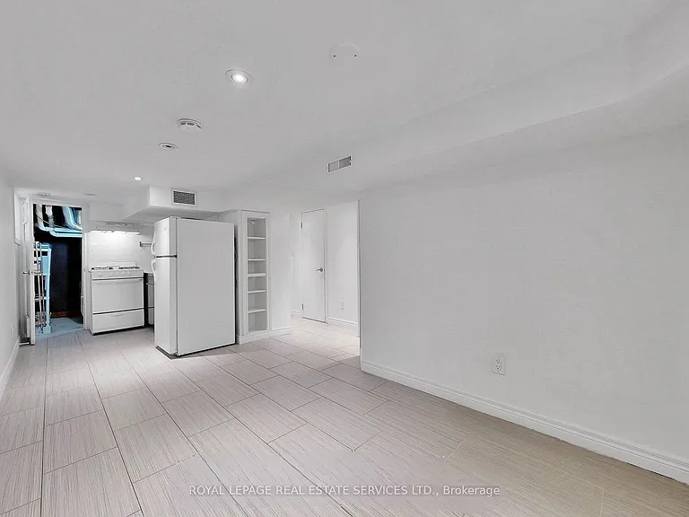 119 Essex St #LOWER — Photo 4