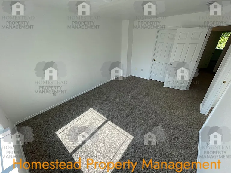 1408-1410 Falcon Loop — Photo 20