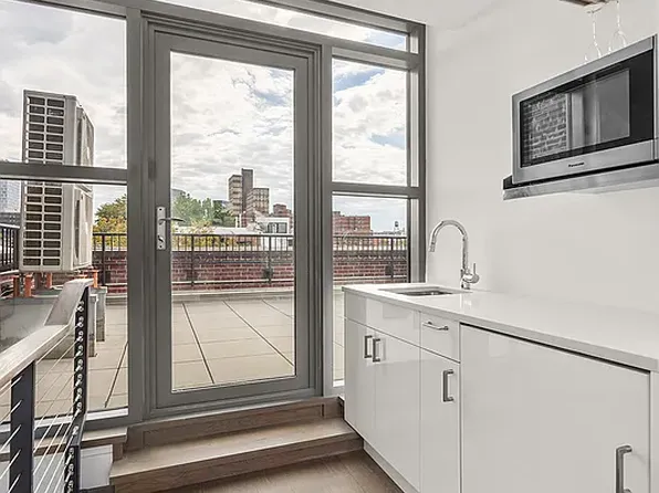 71 Greene Avenue image 14 of 21