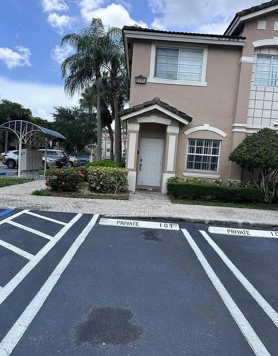 Las Brisas At Doral Condo — Photo 3