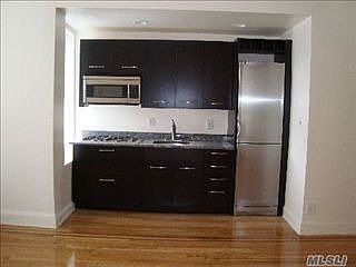 3rd image of 12 Hempstead Ave APT 2A