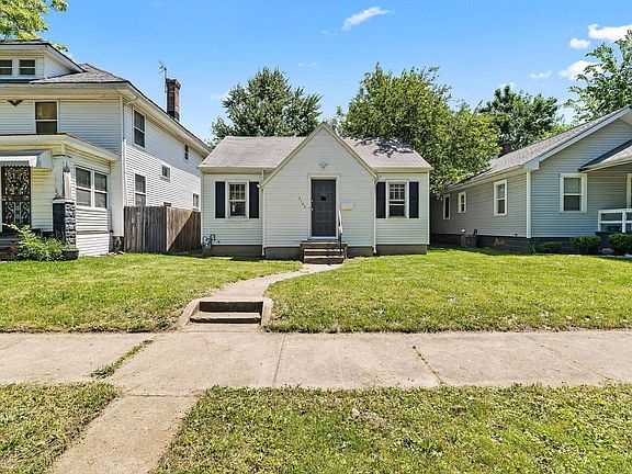 3rd image of 3105 Plaza Dr