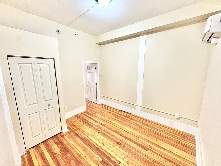 105 Bank St — Photo 47