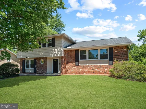 826 Kingston Dr, Cherry Hill, NJ 08034
