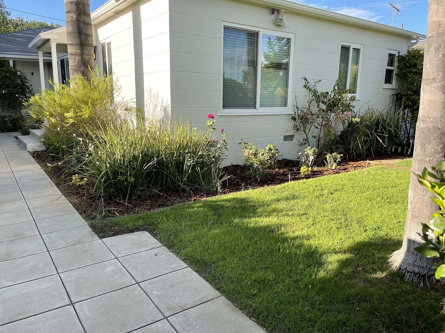 2 bed, 863 sqft, $3,190 — Photo 2