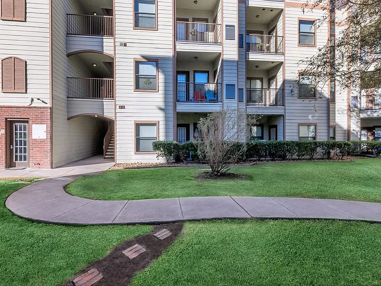 Bay Vista Apartments — Photo 9