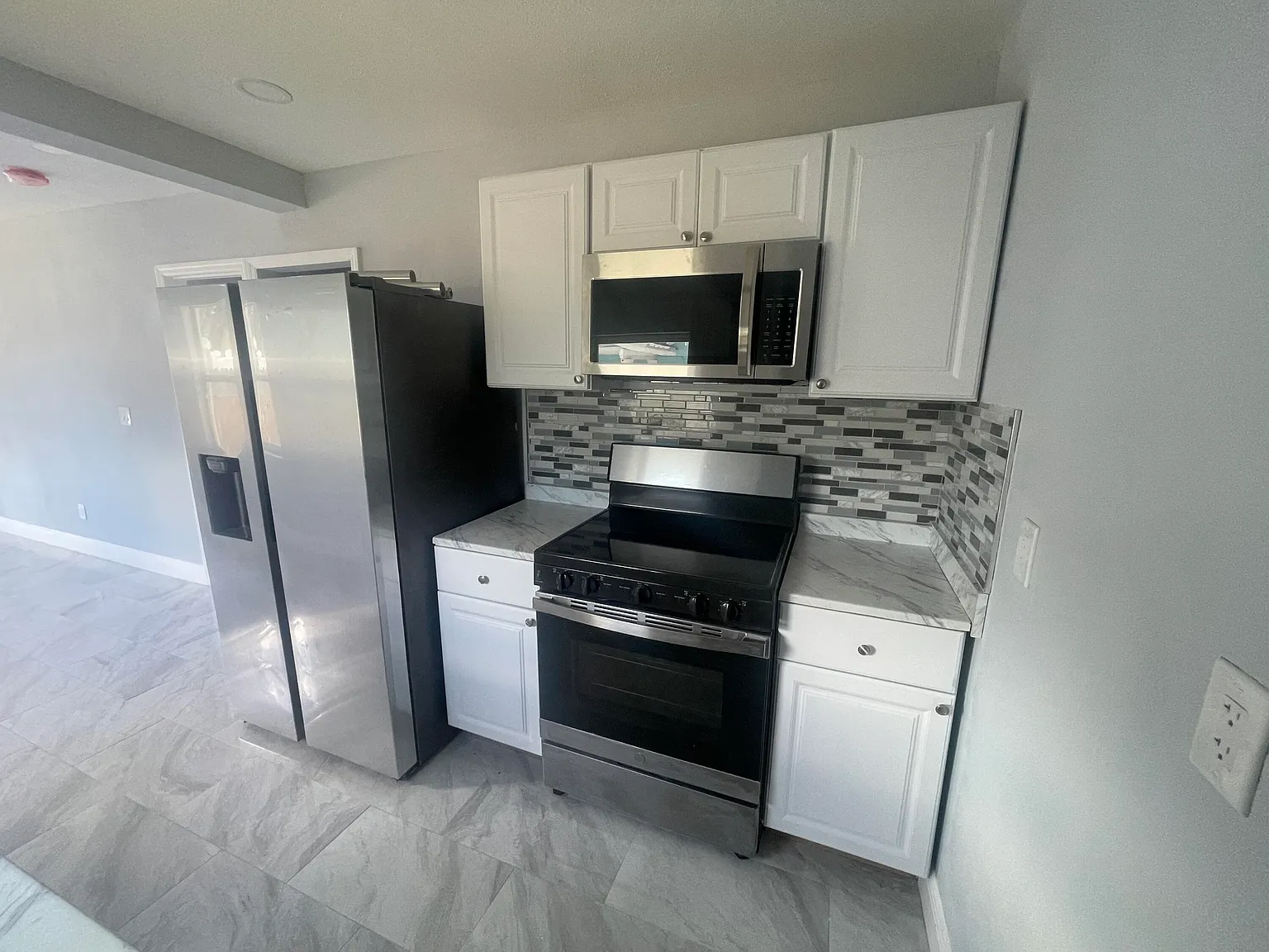 1 bed, 1.0 bath, 826 sqft, $800 — Photo 2