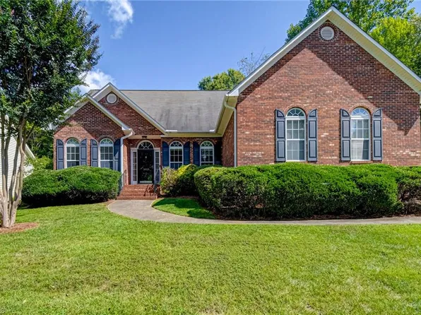 3925 Bridal Crossing Ct, Winston Salem, NC 27106