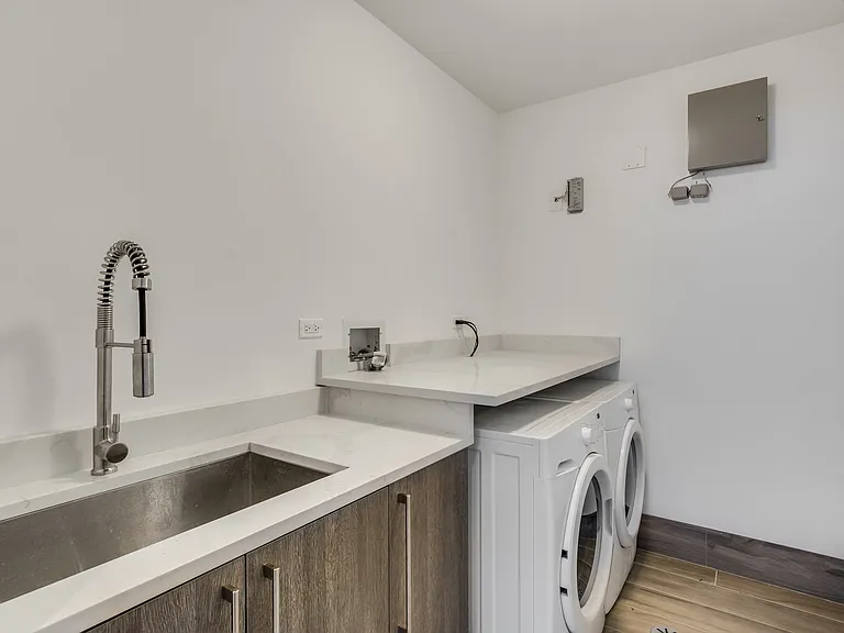 2353 N Seeley Ave #1B — Photo 20