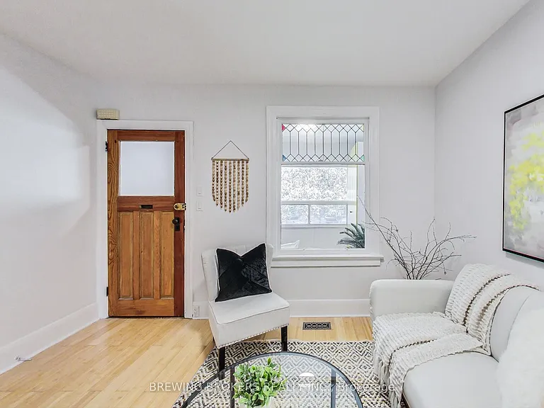 98 Moberly Ave — Photo 7